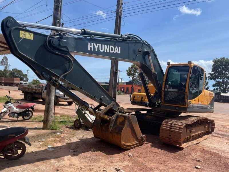 Escavadeira Hyundai Robex 220LC, em Xinguara (PA). Desconto para mensalidade!